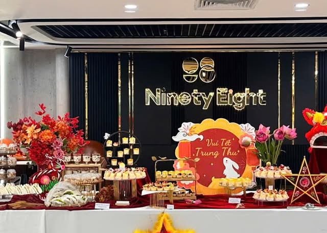 Đặt tiệc theo yêu cầu văn phòng, gọn nhẹ mà vẫn sang trọng