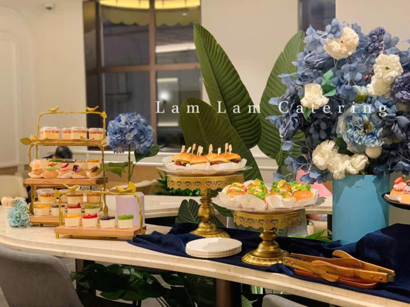 Bàn bánh Âu sang trọng của Lam Lam Catering