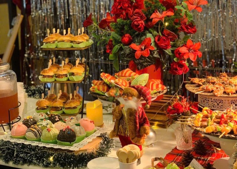 Dịch vụ finger food trọn gói cho tiệc công ty Giáng Sinh