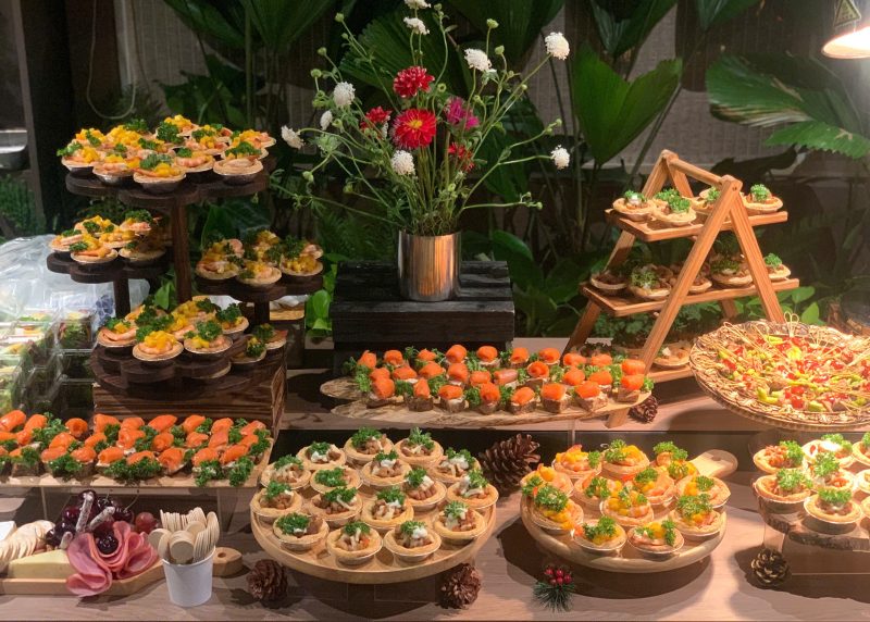 Khi nào nên chọn dịch vụ finger food mặn trọn gói?