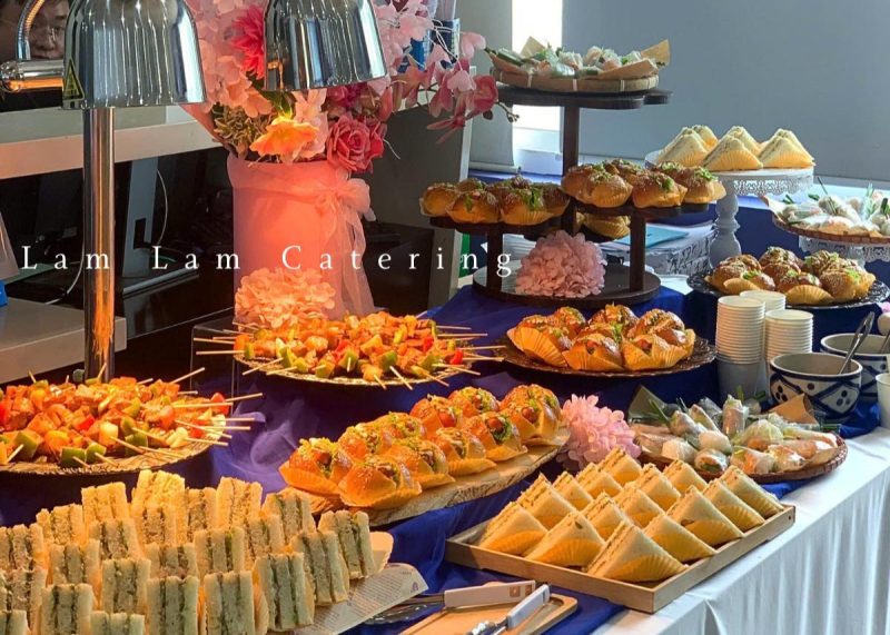 Tiệc finger food là gì? Vì sao doanh nghiệp ưa chuộng?