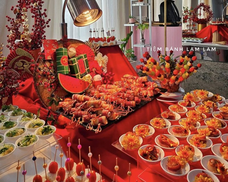 Dịch vụ đặt tiệc tất niên trọn gói tại Lam Lam Catering gồm những gì?