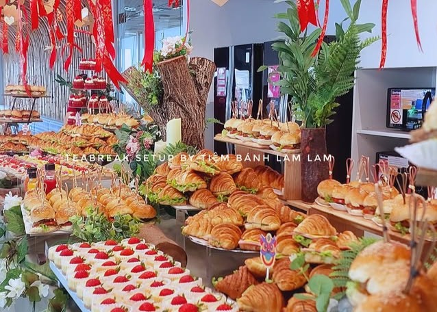 Dịch Vụ Tiệc Cuối Năm Trọn Gói Tại Lam Lam Catering Có Gì?