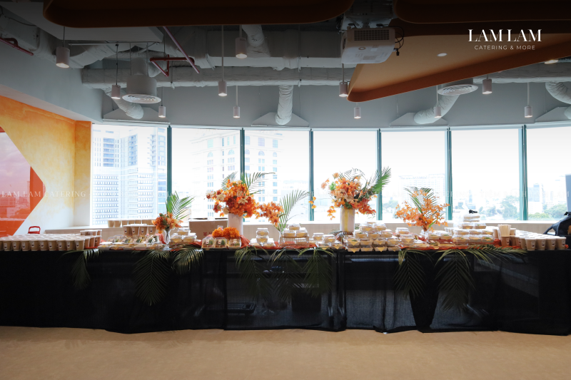 Nhìn Lại Dự Án 350 Cake Box Tại Sự Kiện FWD Cùng Lam Lam Catering
