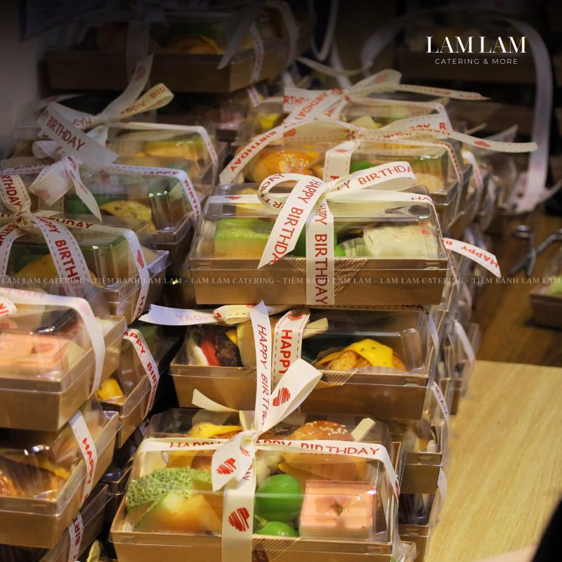 Cake Box Doanh Nghiệp tại Lam Lam Catering có gì nổi bật?